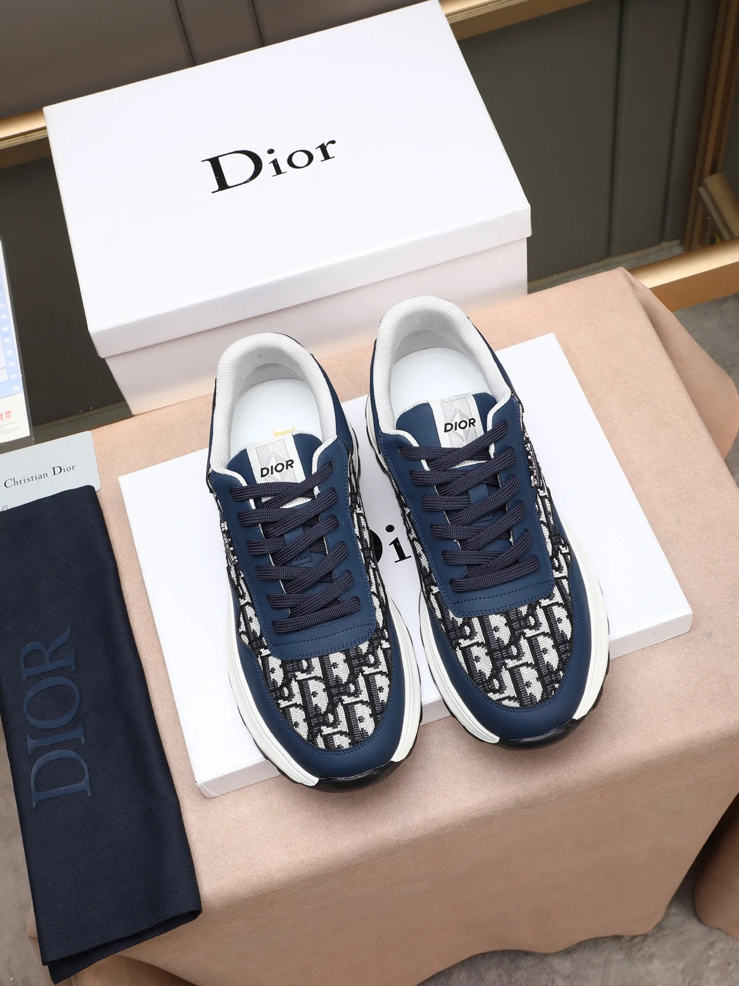 🆕🆕🆕Men's Shoes💰P460 Dior's avant-garde and versatile fashionable men's shoes are privately modeled, calfskin stitched with Dior's special waterproof fabric, fashionable, simple, stylish, eye-catching and classy. It will subvert old ideas and be a must-have for fashionistas who want to spend time with you! Must keep it for yourself! High-end comfort but low-end, high-end quality workmanship. Code number: 38-44 (45 customized) 4 colors for your choice [kiss][kiss][kiss]